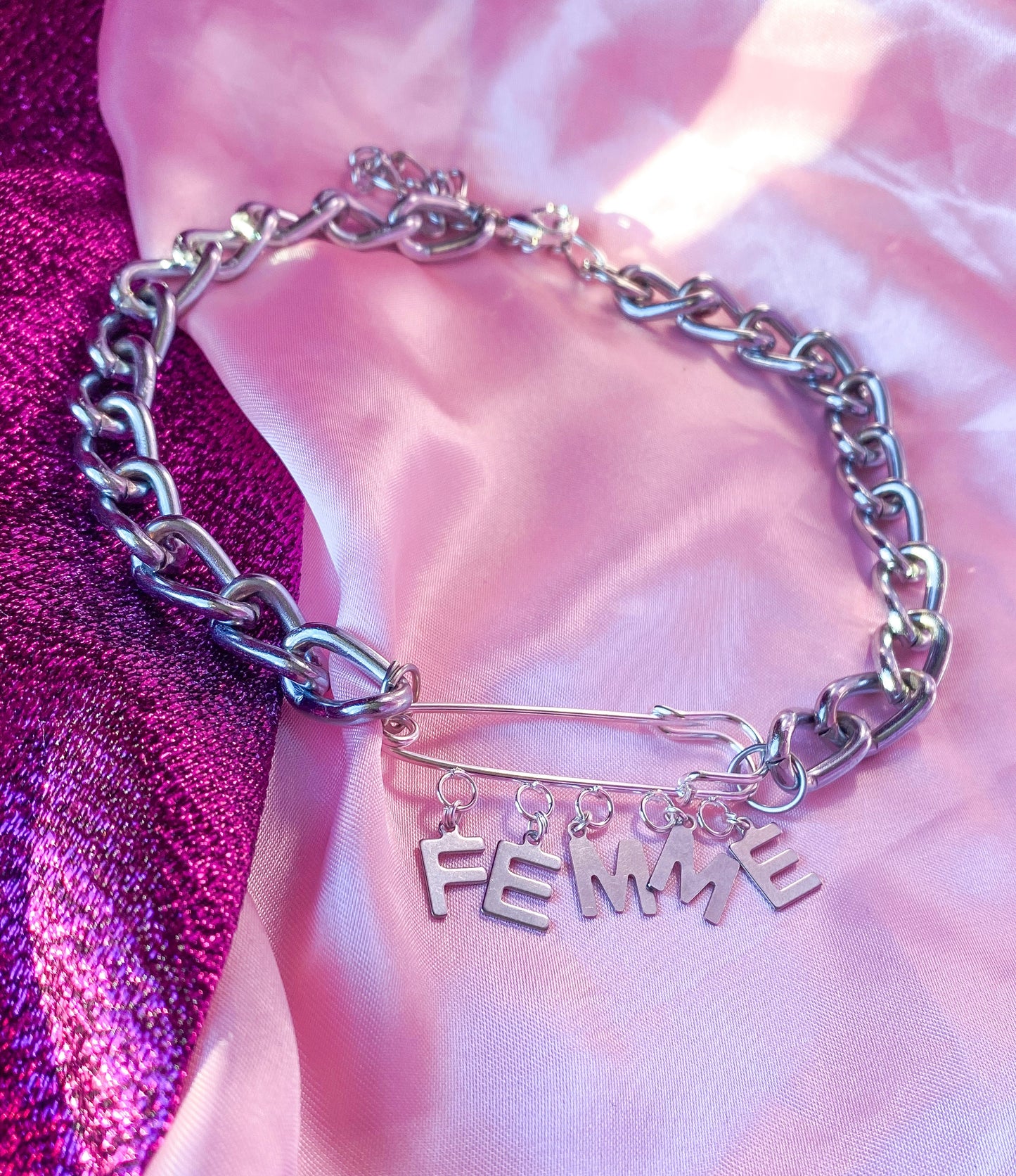 Femme kilt pin chunky chain choker necklace