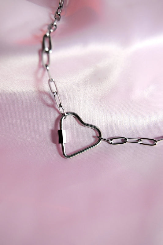 Silver heart carabiner necklace in 304 stainless steel Leftbians