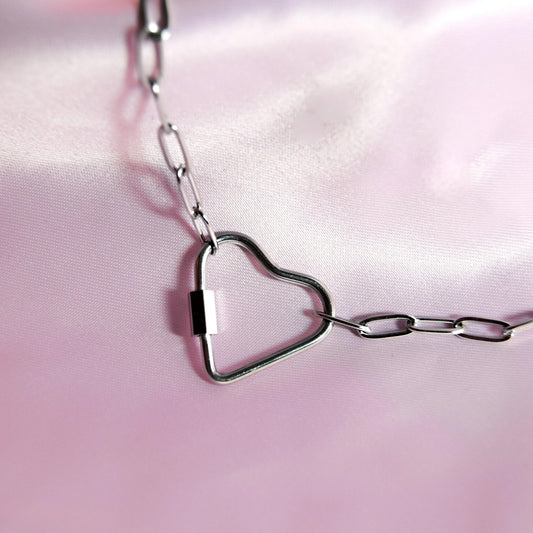 Silver heart carabiner necklace in 304 stainless steel Leftbians