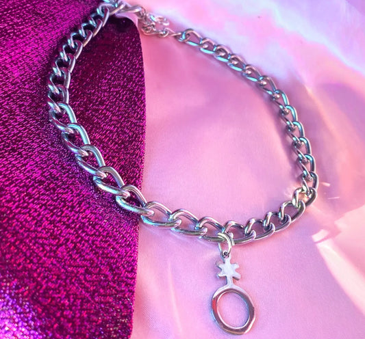 Non binary charm on chunky chain choker necklace