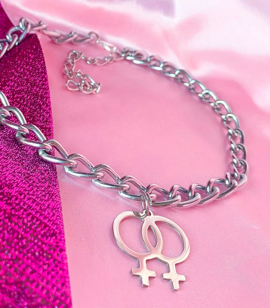 Double venus symbol on chunky chain necklace