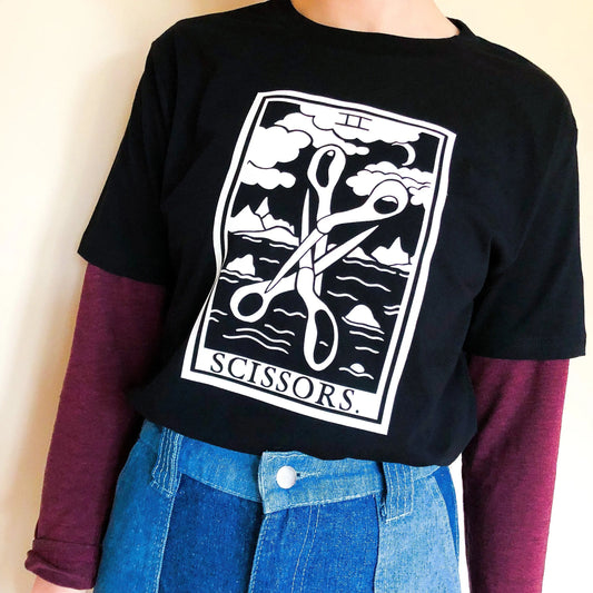 Scissor tarot card black t-shirt Leftbians