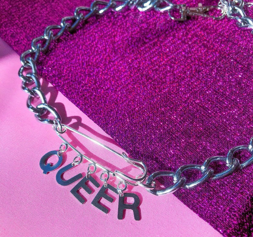 Queer kilt pin chunky chain choker necklace