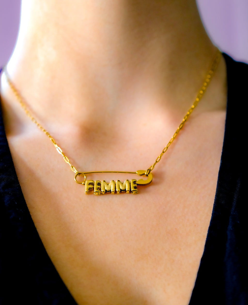 Femme Safety Pin Necklace in Gold-Plated 304 Stainless Steel