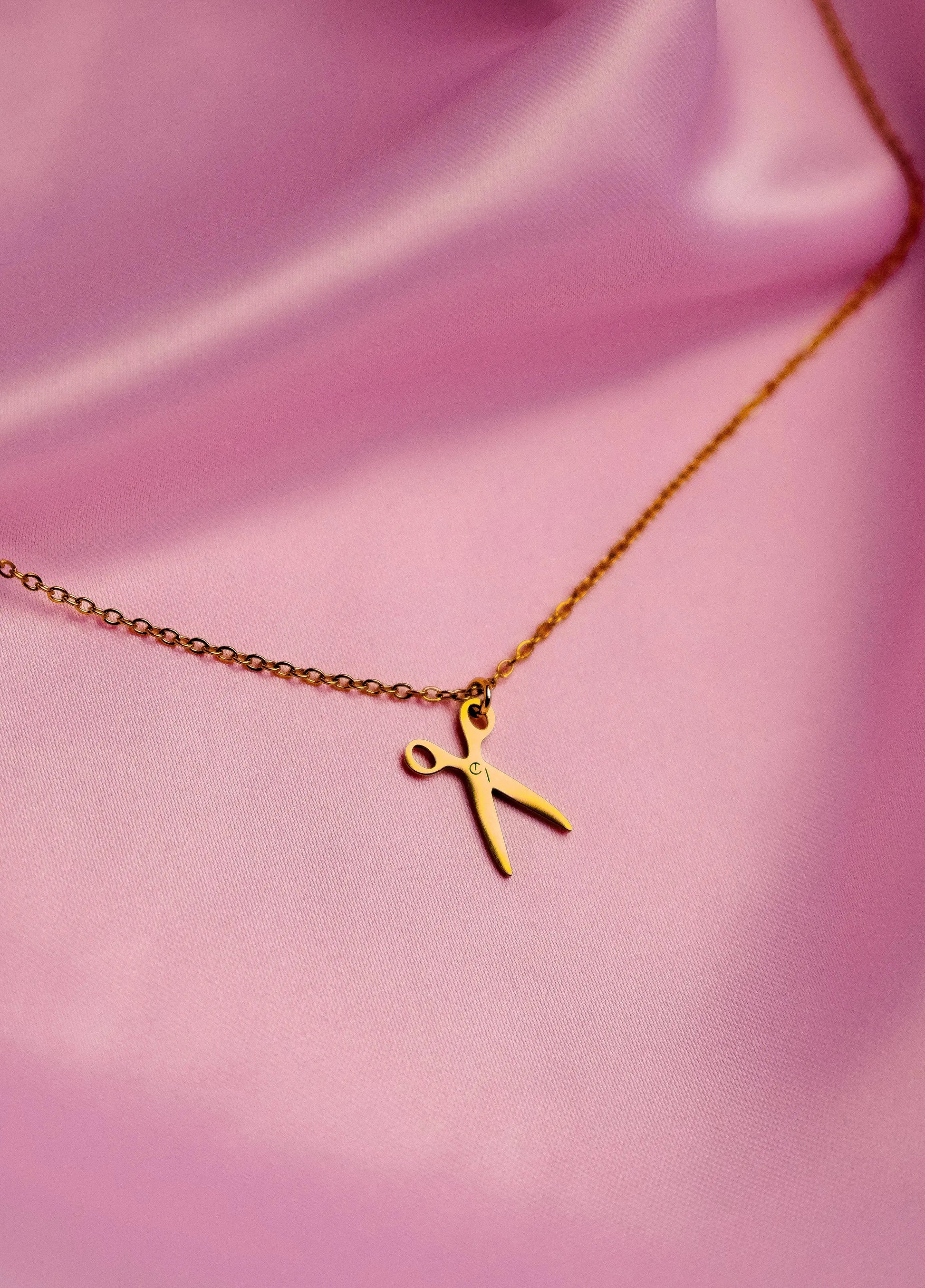 Gold single scissor charm necklace in stainless steel Leftbians