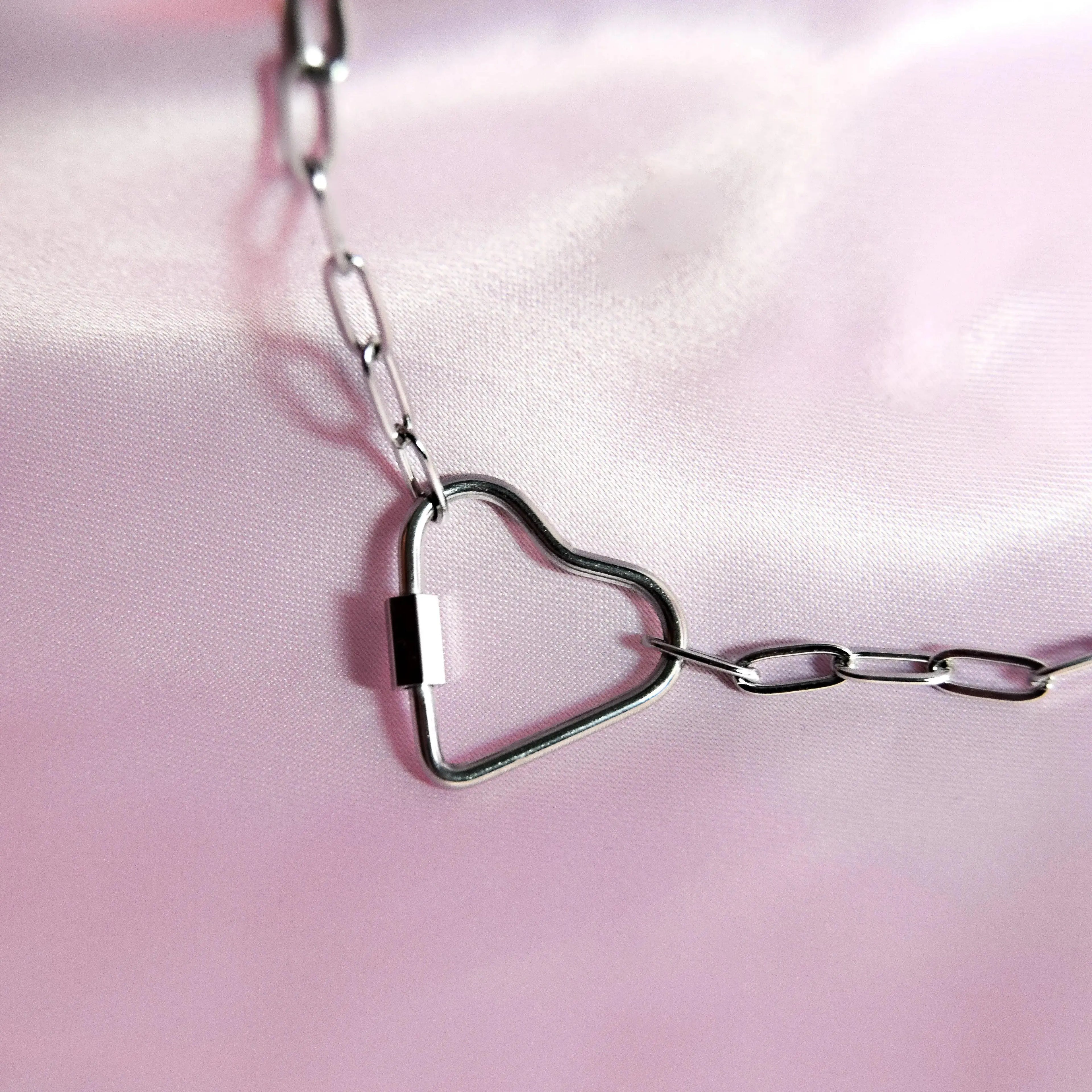 Silver heart carabiner necklace in 304 stainless steel Leftbians