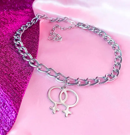 Double venus symbol on chunky chain necklace
