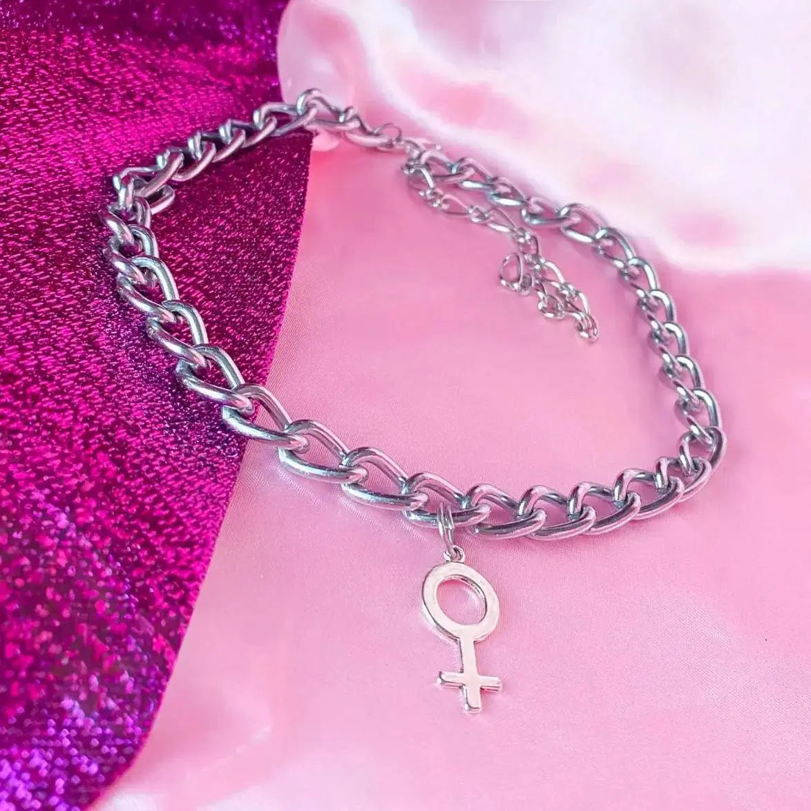 Venus symbol charm on chunky chain choker necklace Leftbians