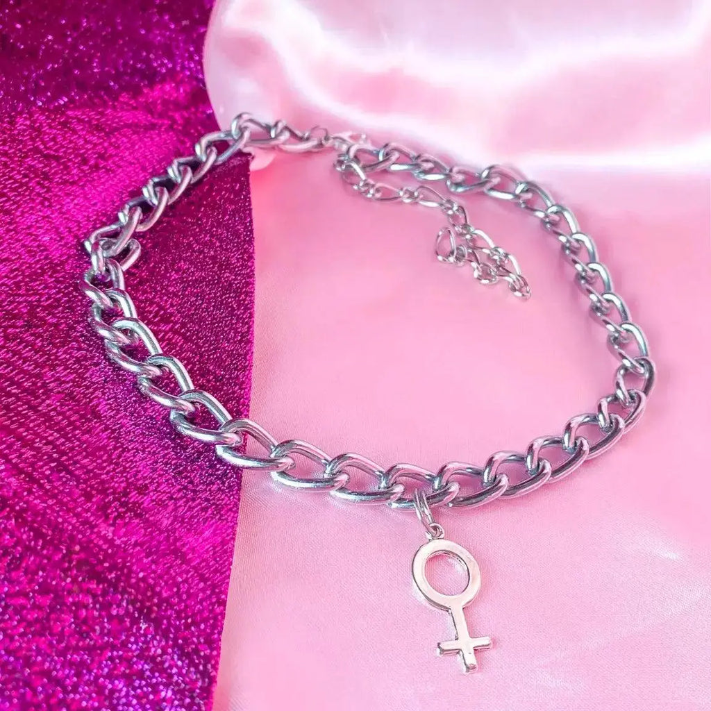 Venus symbol charm on chunky chain choker necklace Leftbians