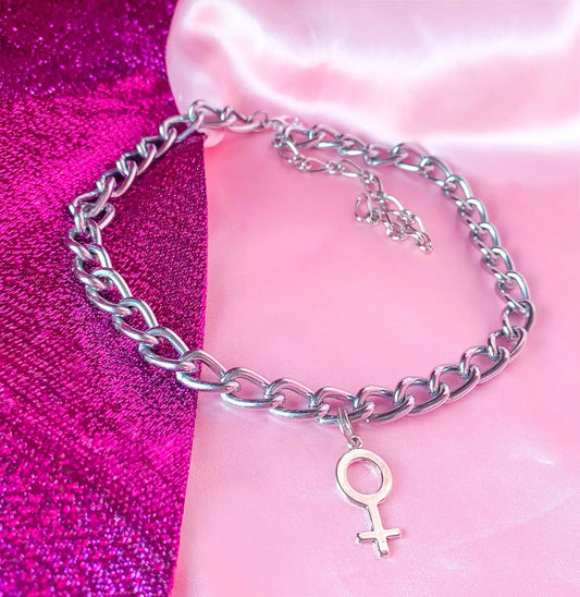 Venus symbol charm on chunky chain choker necklace