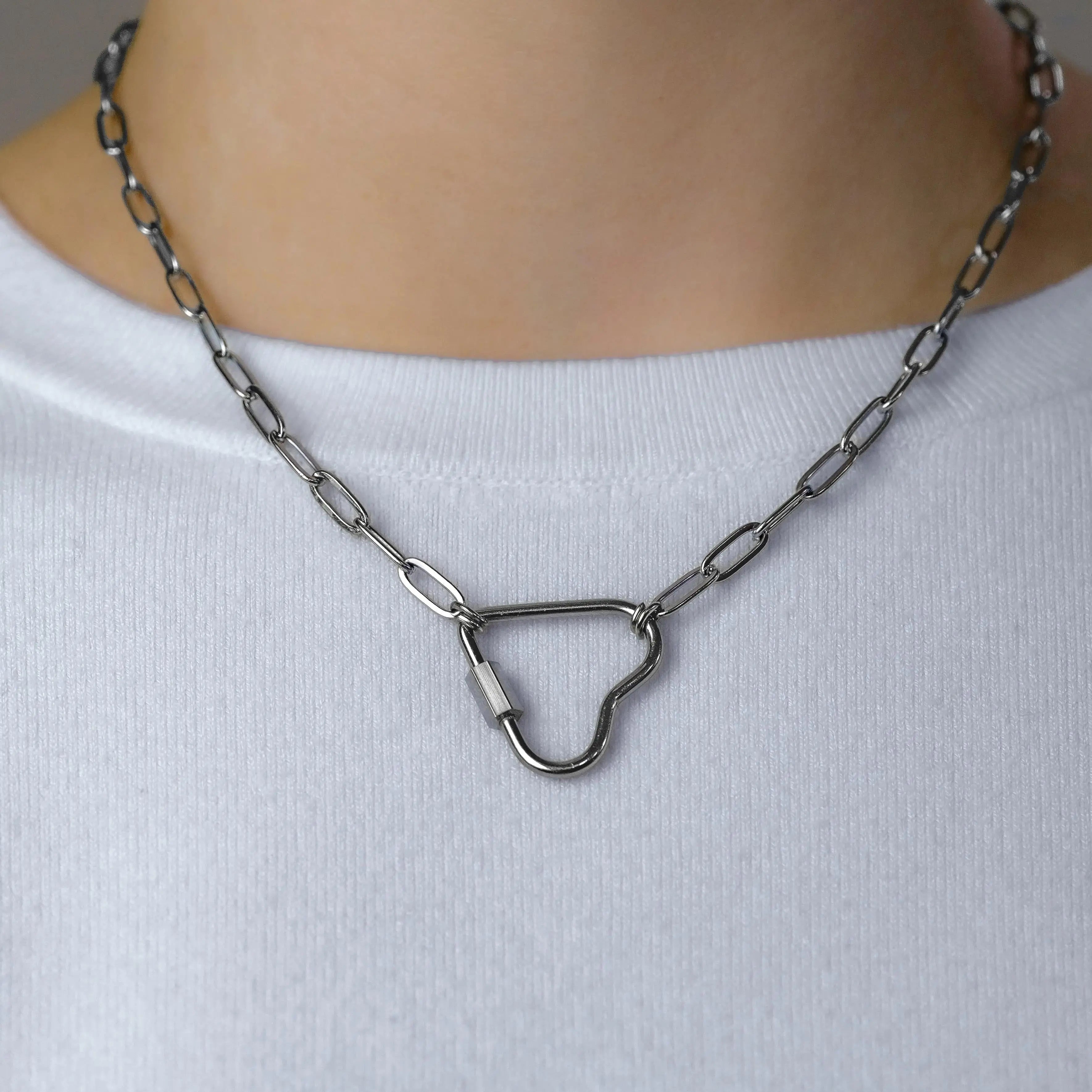 Silver heart carabiner necklace in 304 stainless steel Leftbians