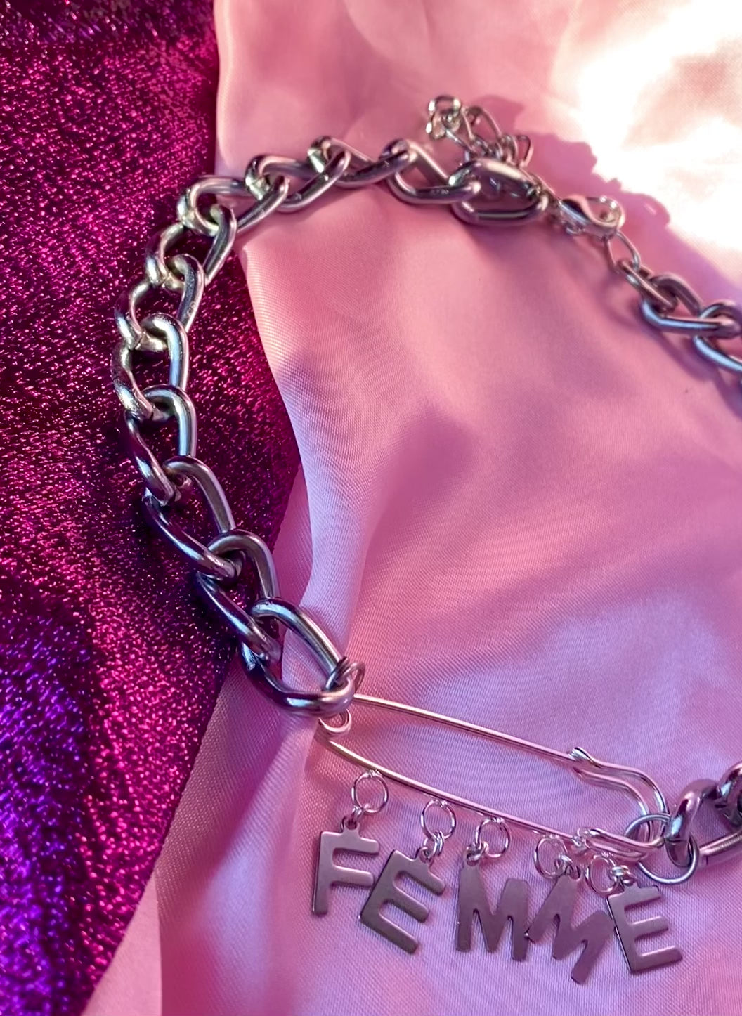 Femme kilt pin chunky chain choker necklace